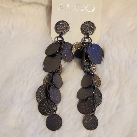 (Free with any purchase) Aldo Dangling Earrings - Picture 2 of 5
